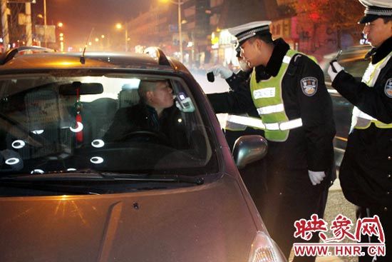 河南查處4213起酒駕案件 76名公務(wù)員涉嫌酒駕被拘留 河南查處4213起酒駕案件 76名公務(wù)員涉嫌酒駕被拘留