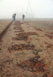 　　鋸齒狀的大型建筑基址。