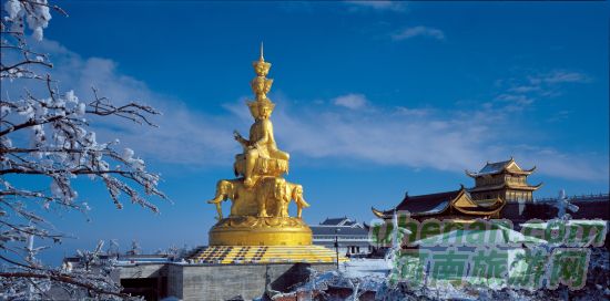 峨眉金頂拜金佛 修心得福才是真 峨眉金頂拜金佛 修心得福才是真