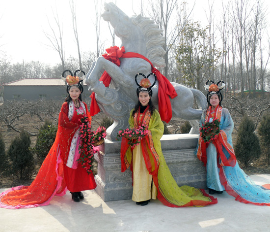 春滿商都逛廟會 龍馬精神過大年