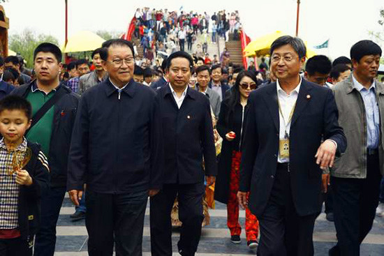 春風(fēng)送暖醉開封 清園發(fā)展迎貴客 春風(fēng)送暖醉開封 清園發(fā)展迎貴客