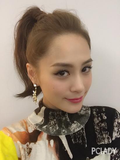 發(fā)尾外翹的高馬尾 發(fā)尾外翹的高馬尾