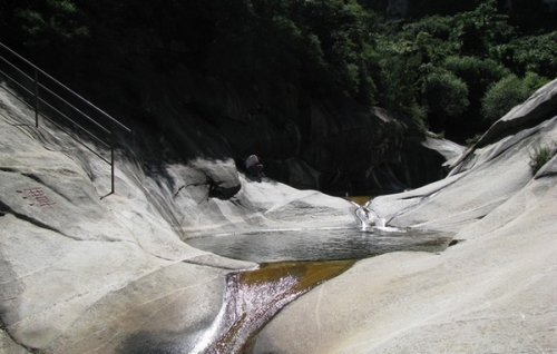 夏日避暑鉆進京郊瀑布 京郊三大觀瀑好去處 夏日避暑鉆進京郊瀑布 京郊三大觀瀑好去處