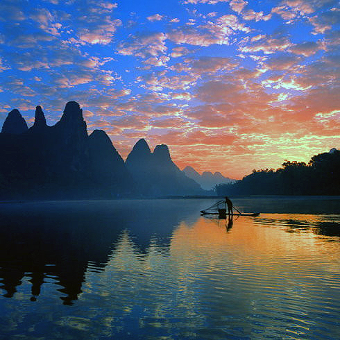 在這里就推薦幾天經(jīng)典的徒步路線。