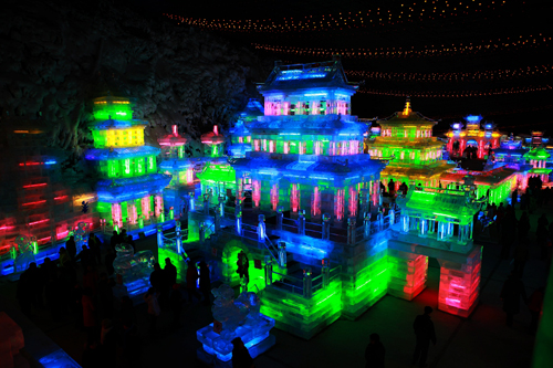 龍慶峽賞冰燈 冬日里的炫麗童話(huà)世界 龍慶峽賞冰燈 冬日里的炫麗童話(huà)世界