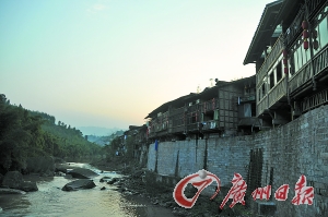 　　夕陽下的古鎮(zhèn)?！? complete=