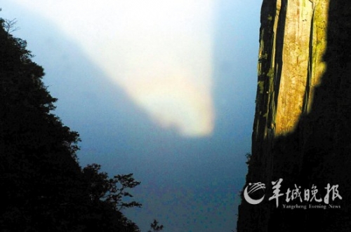 武功山四絕之一的“云海佛光”在大雨過后出現。