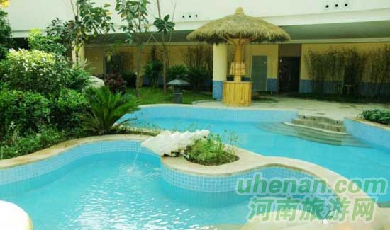 深秋去堯山賞紅葉、泡溫泉、拜大佛