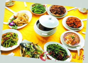 在封開品嘗各地美食,大飽口福。