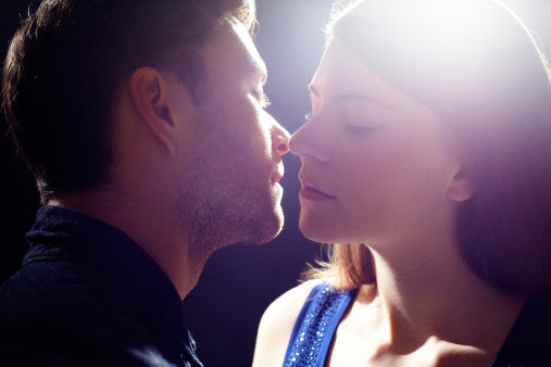 玩曖昧的5個(gè)原則:先主動你就輸了 玩曖昧的5個(gè)原則:先主動你就輸了