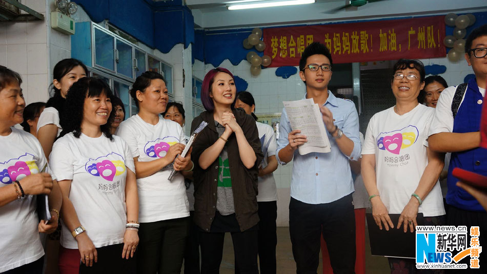 楊千嬅產(chǎn)后首亮相內(nèi)地 獲贈(zèng)嬰兒裝喜出望外 楊千嬅產(chǎn)后首亮相內(nèi)地 獲贈(zèng)嬰兒裝喜出望外