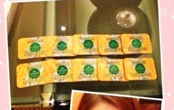 2013年4月，郭美美在網(wǎng)上曬出500萬(wàn)賭場(chǎng)籌碼并稱“贏了錢回來(lái)做善事，捐助孤兒院和敬老院”。