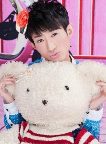 “粉紅哥”畢然寫真。