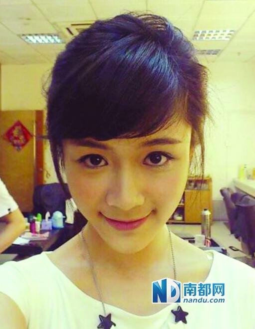 走紅網(wǎng)絡(luò)后私房照流出。