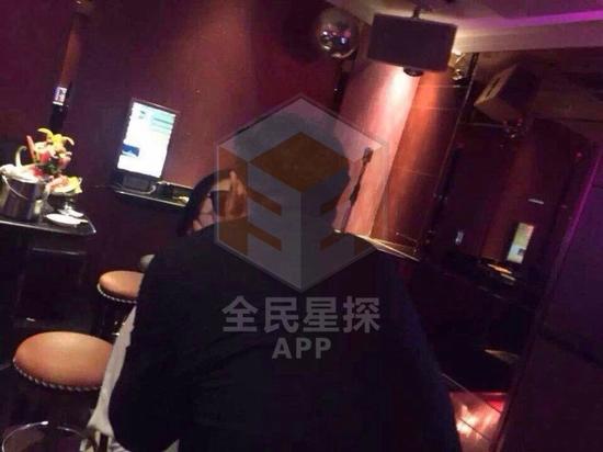 網絡曝光的田源激吻照，田源稱是角度問題