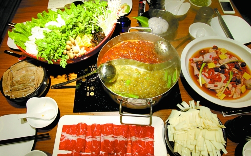 山西火鍋店爆炸事件后，鄭州用電磁爐的火鍋店生意火爆。