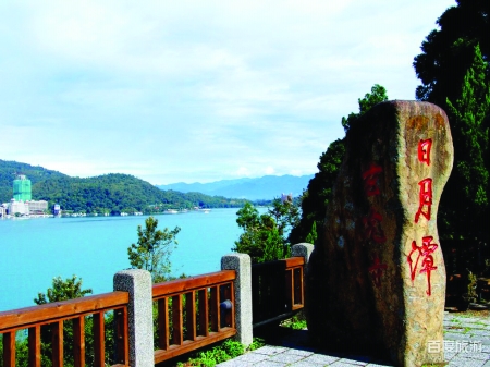 臺灣游專家3月29日、4月21日連續(xù)開行游臺灣送香港夕陽紅專列，組織近2000位爸媽走進(jìn)寶島臺灣，圓