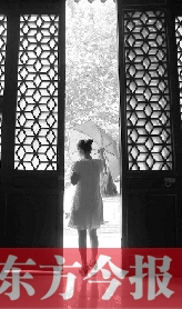 前日，鄭州市碧沙崗地下公共納涼點(diǎn)的入口