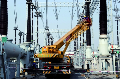 有些電力設(shè)施很“嬌貴”,空氣質(zhì)量不好,長時(shí)間不給它洗澡,它就可能“罷工”