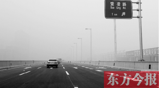 昨天上午，東方今報(bào)記者跟隨鄭州市交巡警部門，提前探路已具備通車條件的鄭州市三環(huán)快速路