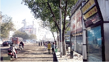 　二七廣場和紫荊山區(qū)域公交站名采用地標(biāo)名加道路名進(jìn)行升級