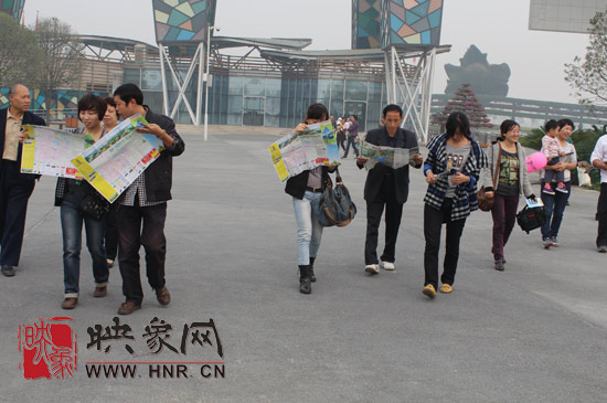 “溫馨九九重陽節(jié) 陪著父母去游園”活動圓滿舉行 “溫馨九九重陽節(jié) 陪著父母去游園”活動圓滿舉行