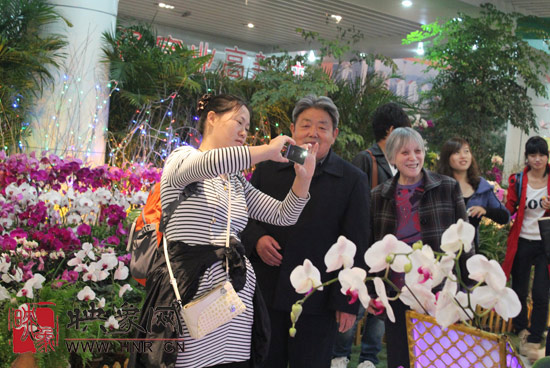 “溫馨九九重陽節(jié) 陪著父母去游園”活動圓滿舉行 “溫馨九九重陽節(jié) 陪著父母去游園”活動圓滿舉行