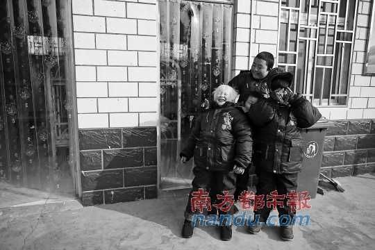 少不更事的孤兒被送往開封市福利院。