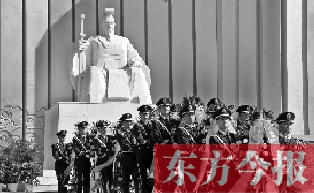 拜祖大典工作人員在進(jìn)行彩排 拜祖大典工作人員在進(jìn)行彩排