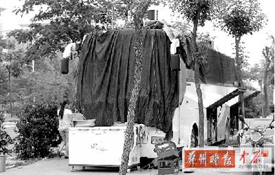 這就是涉嫌占道經營的無證“巴士餐廳”