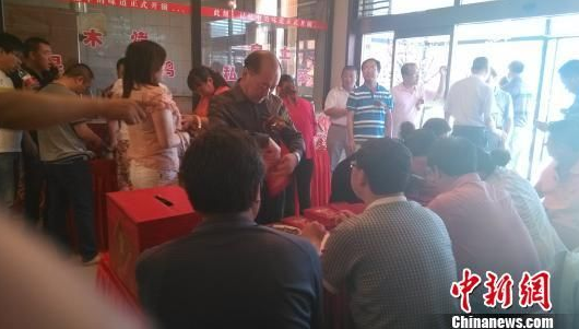 河北貧困縣鎮(zhèn)書記花費(fèi)20萬嫁女收禮百萬被免職