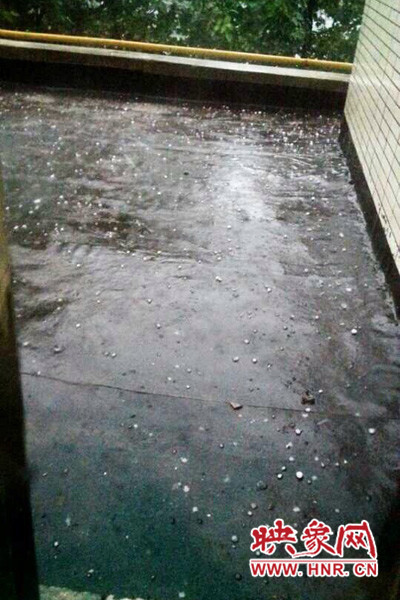 8月7日，下午鄭州高新區(qū)附近突降冰雹