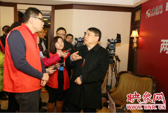 朱夏炎視察映象網(wǎng)全國(guó)兩會(huì)北京演播室 寄語(yǔ)爭(zhēng)做第一 朱夏炎視察映象網(wǎng)全國(guó)兩會(huì)北京演播室 寄語(yǔ)爭(zhēng)做第一