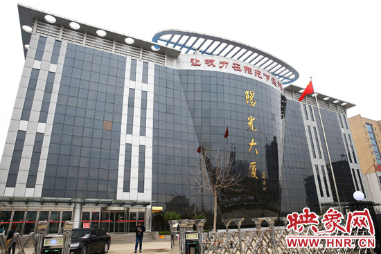 2011年4月，蘭考縣為民服務(wù)中心入住陽光大廈，目前，共有行政職能部門39個(gè)