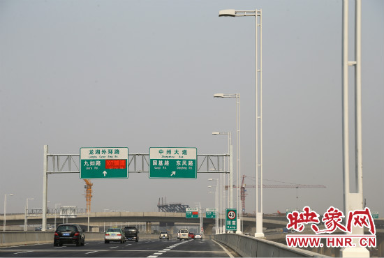 市民可通過北三環(huán)快速路高架橋直達東區(qū)。