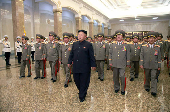 金日成逝世20周年紀(jì)念日金正恩參謁太陽宮(圖) 金日成逝世20周年紀(jì)念日金正恩參謁太陽宮(圖)