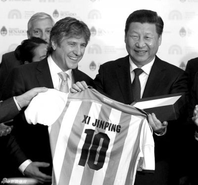 　獲贈10號球衣。