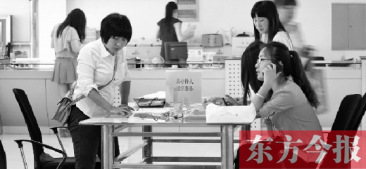 　　行政審批“瘦身”，不僅提高了行政效率，節(jié)約了行政資源，而且最大限度地方便了群眾