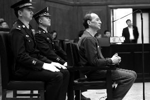 昨天，北京市二中院公開審理了劉軍誼受賄案，現(xiàn)場有上百人參加旁聽。首席攝影記者 吳寧/攝