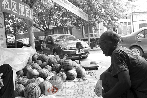 鄭州瓜農(nóng)“進城賣瓜”遇尷尬 400多戶僅1戶“入圍” 鄭州瓜農(nóng)“進城賣瓜”遇尷尬 400多戶僅1戶“入圍”