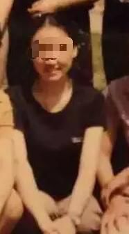 吳老師教音樂，已在該校工作十幾年。