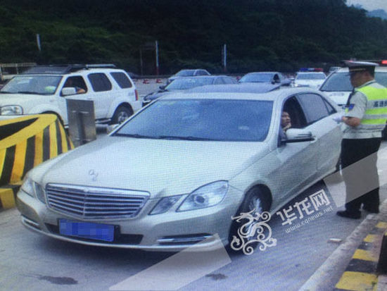 超速駕駛員被攔下。市交通執(zhí)法高速一支隊六大隊供圖