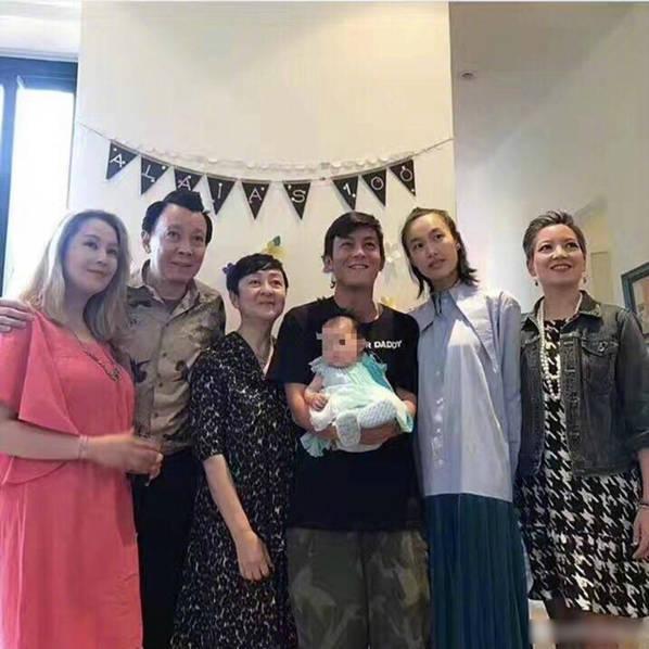 陳冠希女兒首曝光 陳冠希女友是誰？秦舒培個(gè)人資料照片家庭背景