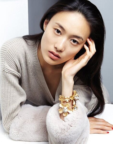 陳冠希女兒首曝光 陳冠希女友是誰？秦舒培個(gè)人資料照片家庭背景