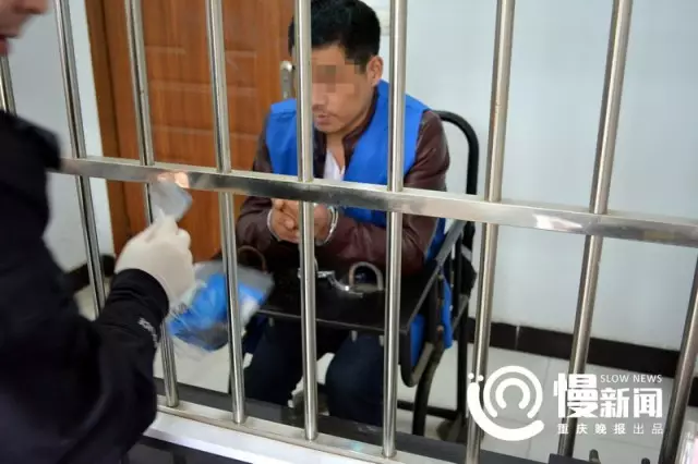 重慶曝光抓捕毒販視頻 民警拔槍一對(duì)四誰慢誰死