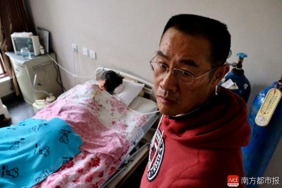 王煥凱說，要通過堅(jiān)持刑事訴訟，換張津華和社會(huì)一個(gè)公道。（羅逸爵 攝）