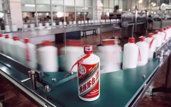 2兩茅臺(tái)價(jià)格接近1克黃金 媒體:酒是喝的還是炒的? 2兩茅臺(tái)價(jià)格接近1克黃金 媒體:酒是喝的還是炒的?