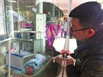 罕見！女子早產(chǎn)4胞胎全是女孩 最輕的僅0.7公斤