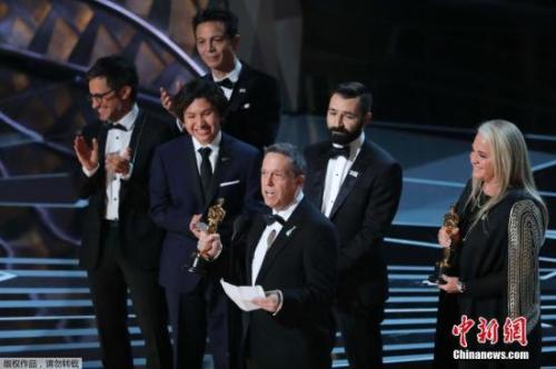 《尋夢環(huán)游記》獲最佳動畫長片。主創(chuàng)說表示《尋夢環(huán)游記》證明了藝術能跨越種族，傳播到全世界。