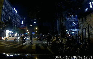 杭州男子掄起共享單車(chē)砸向奧迪路虎 原因哭笑不得